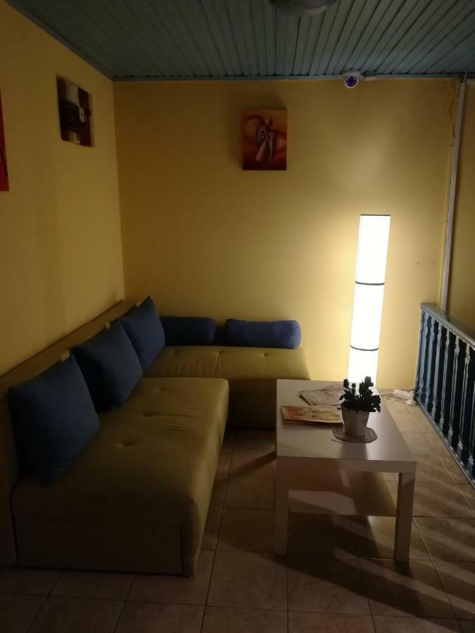 Hotel Fekete Macska Panzió Tata Exterior foto